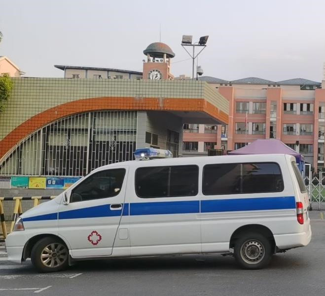 龙子湖救护车出租护送骨折病人一公里多少钱